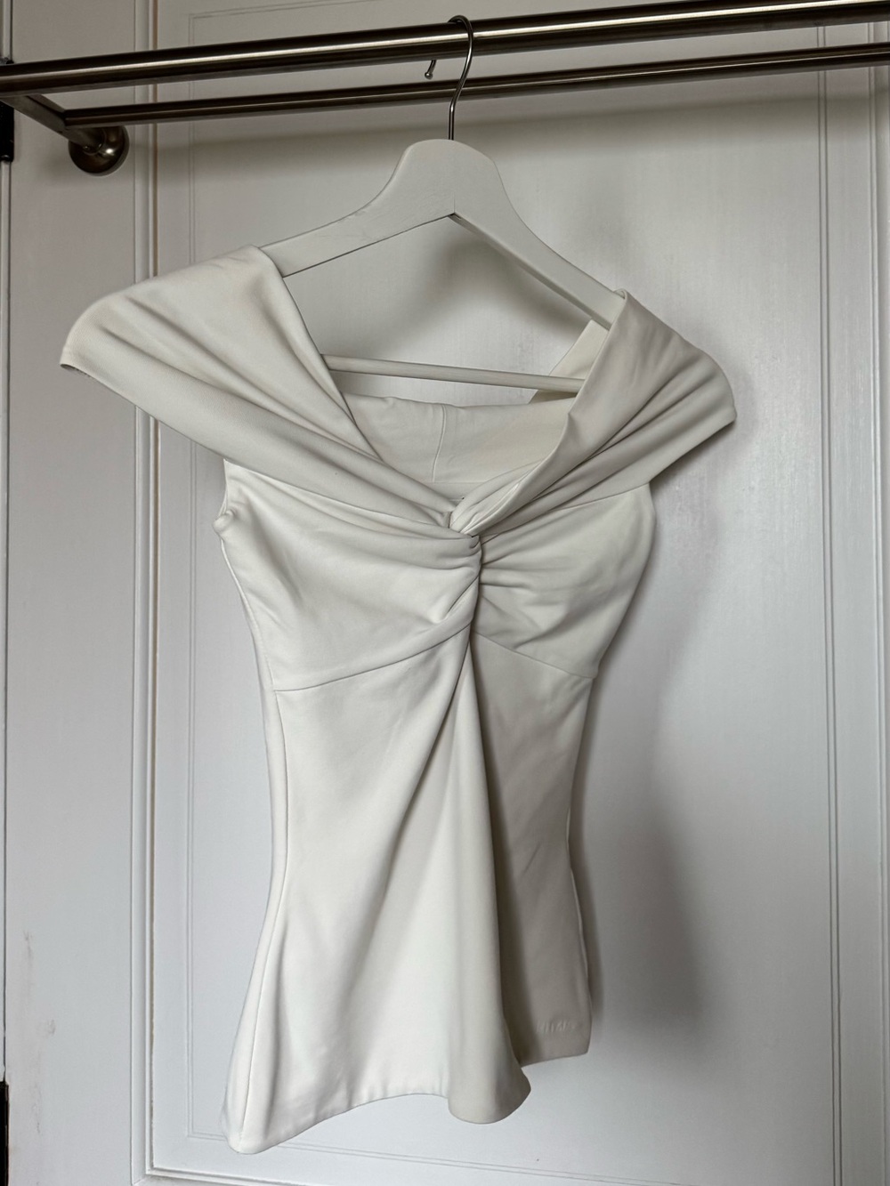 Aritzia Contour Twist Off-Shoulder Top - Light Birch, XS, NWOT